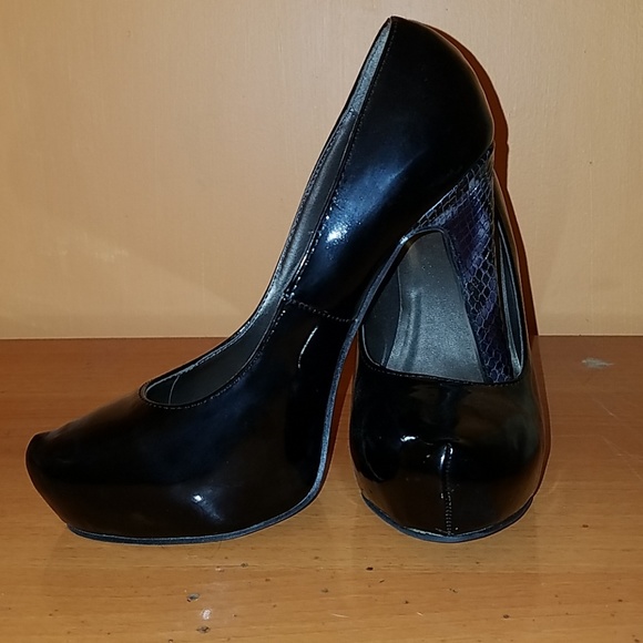 Shoes - Picture 4 of 4